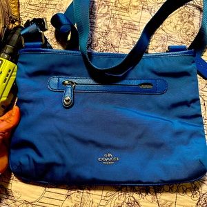 COACH used like new
Coach Zip Top Nylon Crossbody in blue